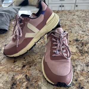 Veja Sneakers - Women US Sz 6